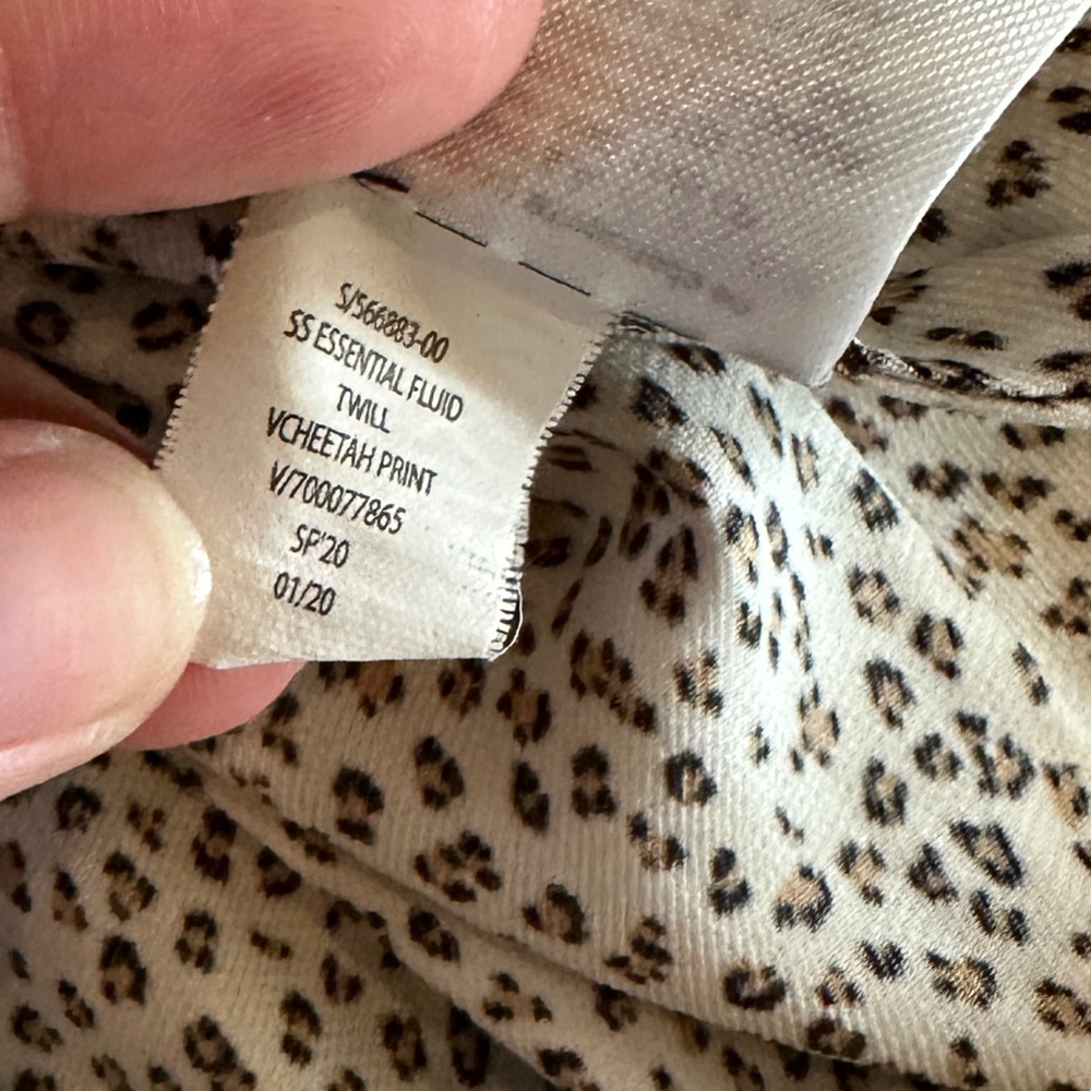 Banana Republic sleeveless blouse medium animal print cheetah button front - Picture 13 of 15